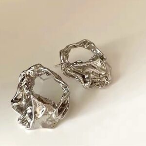 NEW Earrings Chunky Crumpled Molten Metal Silver Hoop Trending Fashion O31